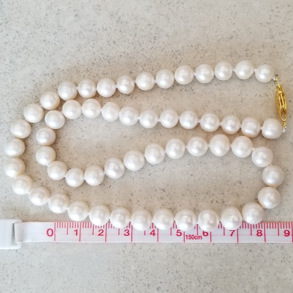 REAL Classic Pearl Necklace - Picture 3 of 4